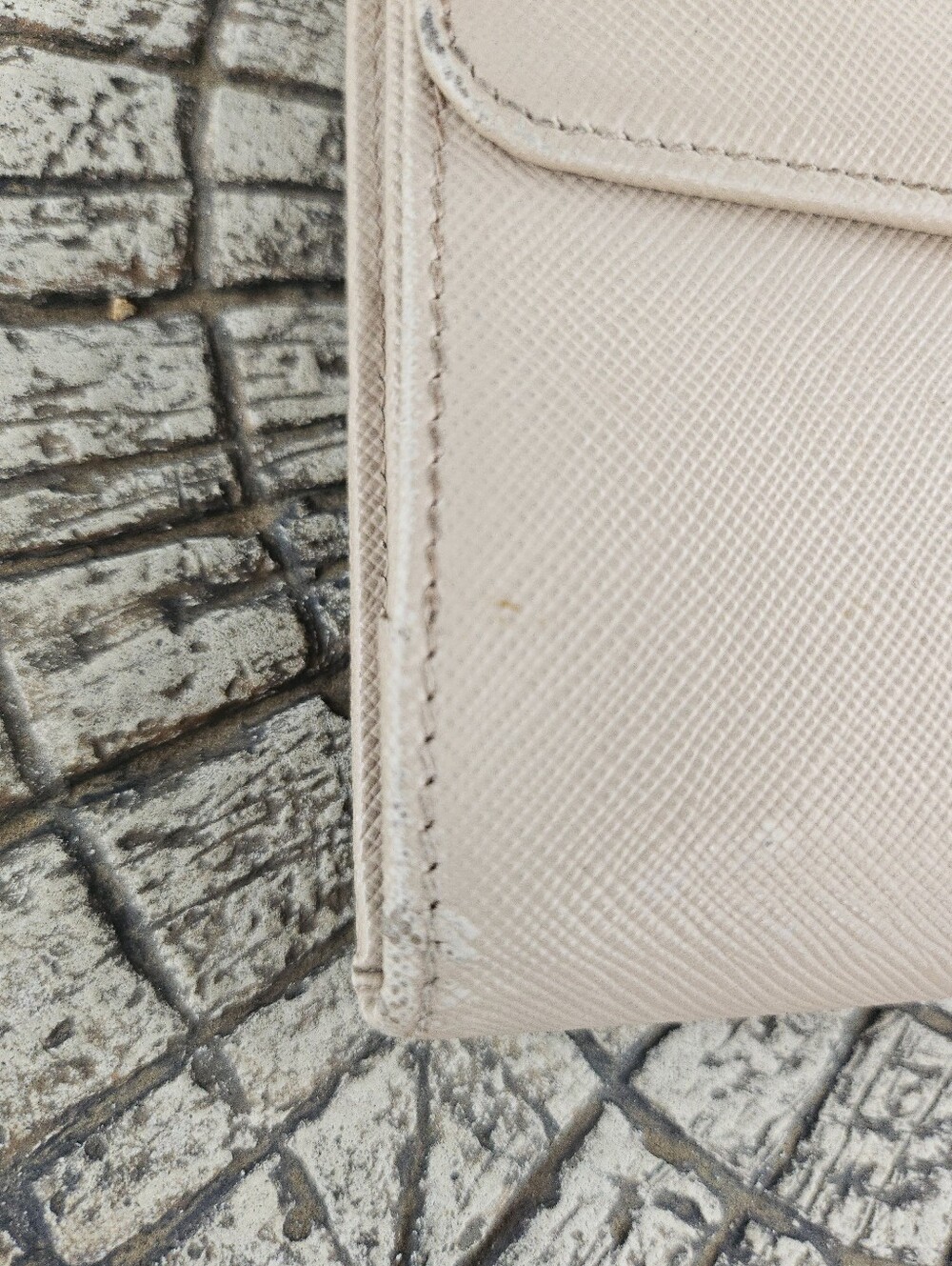 Prada Flesh Beige Textured Saffiano Bi Fold Long Wallet Credit Card Holder - Picture 3 of 16